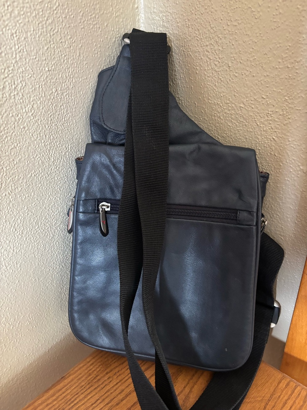 Travelon navy blue crossbody travel bag with many pockets ,zippers ,